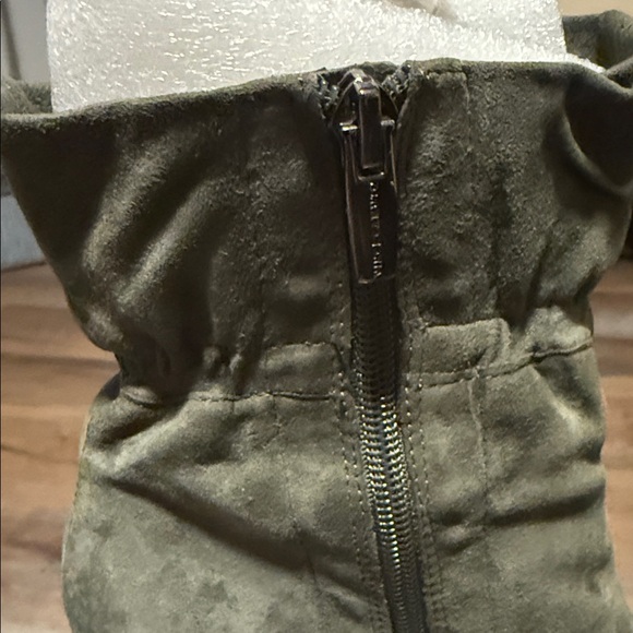 Pre-owne Vince Camuto olive green Suede Peep-Toe Boots - Picture 8 of 15